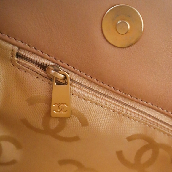 CHANEL Wildstich Leather Shoulder Bag - Picture 7 of 12